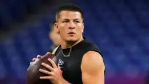 Diego Pavia firma contrato de tres años con los Ravens