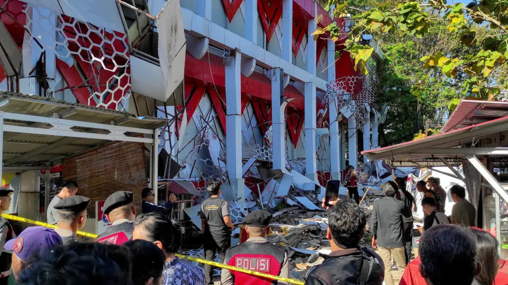 Terremoto de 7,4 ataca a Indonesia provocando afectaciones a sus ciudadanos