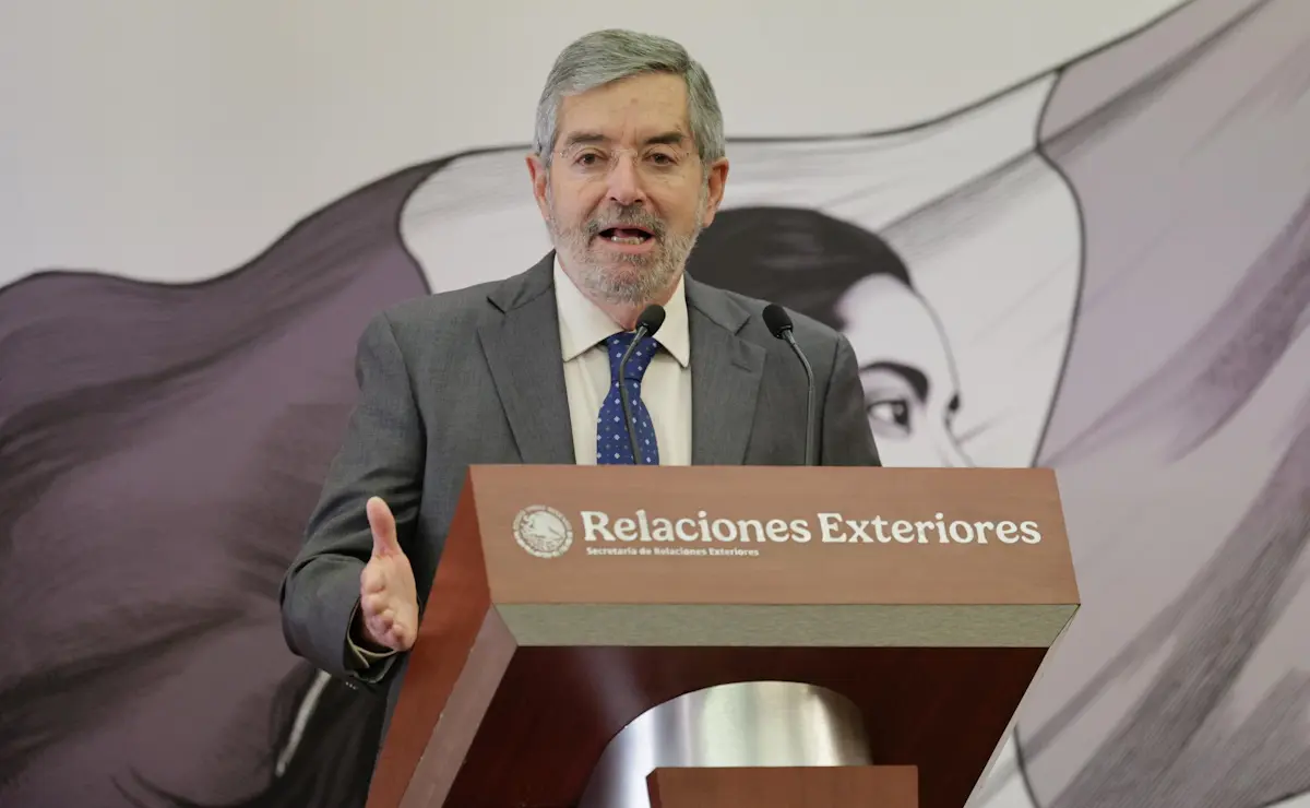 Canciller de México pide licencia por temas de salud