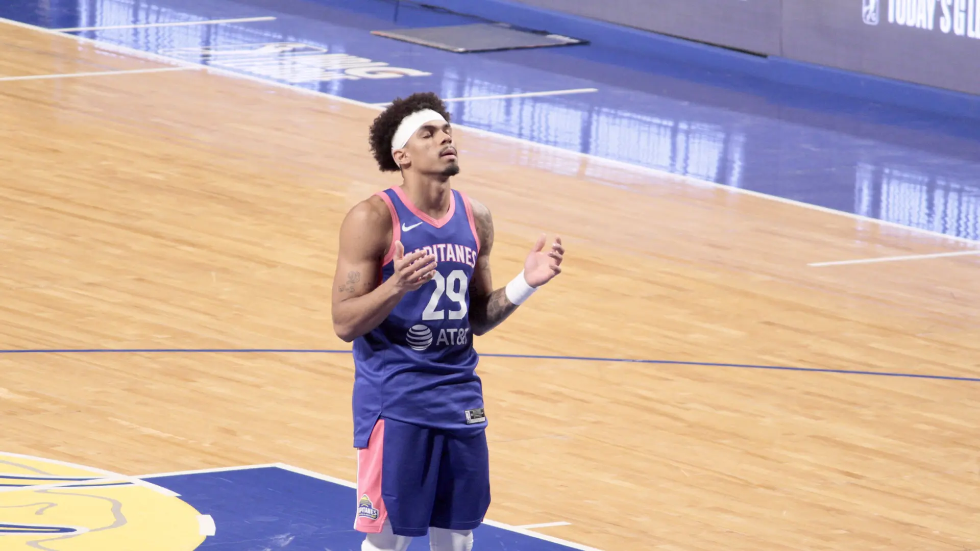 Reynan Dos Santos en el juego de playoffs de los Capitanes de la CDMX.