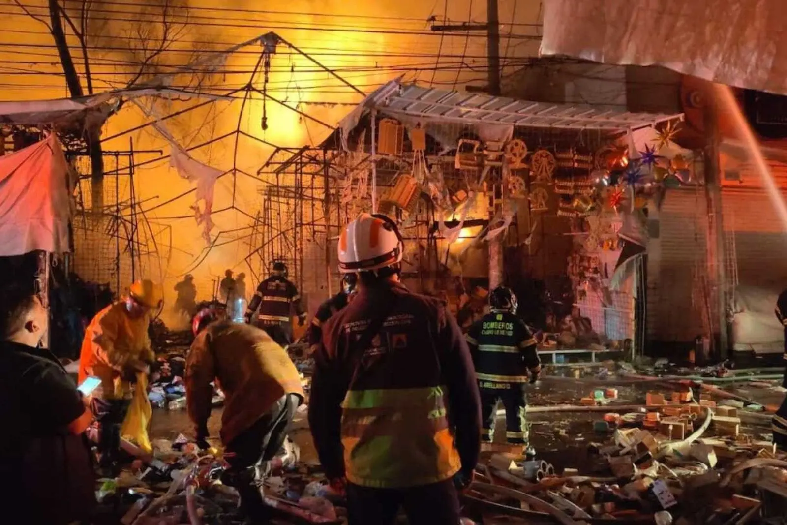 Mercado de la Merced vive incendio cerca de sus locales