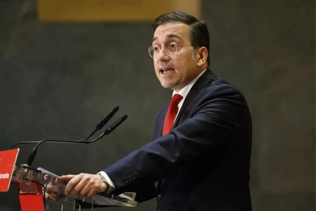 Ministro de asuntos exteriores de España llega a México; busca fortalecer relación con la nación