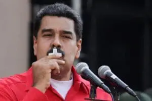 "Grita por las noches y lee biblias en chino": ex convicto relata actitud de Nicolás Maduro en la cárcel