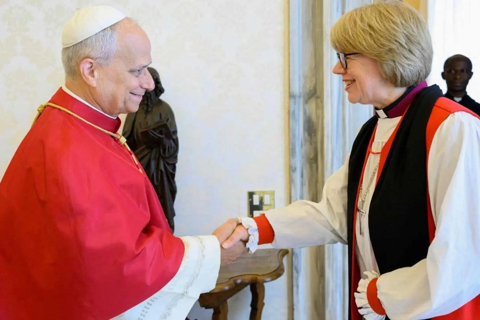 Histórica primera reunión entre el papa León XIV y Sarah Mullally, dirigente de la iglesia anglicana