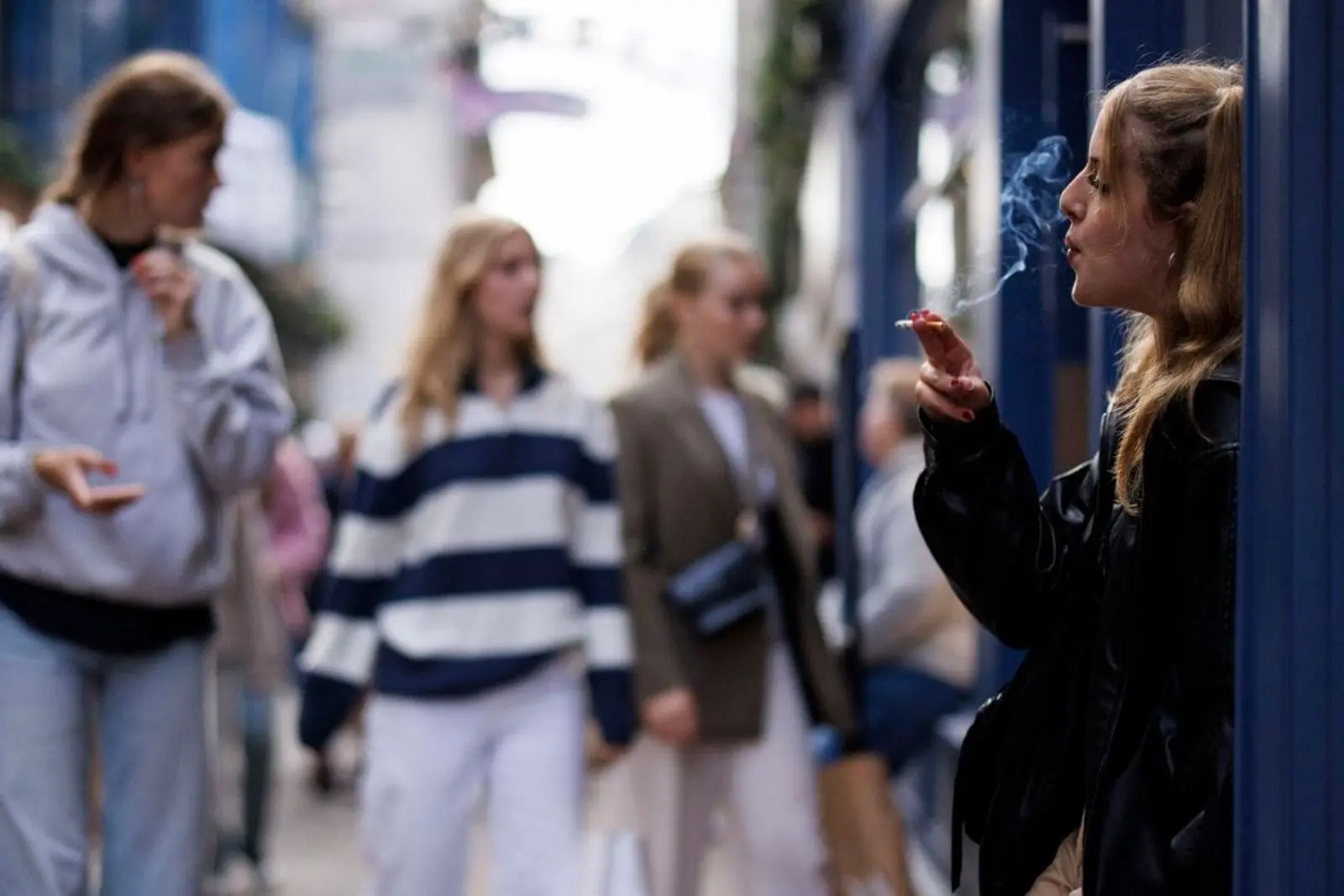Reino Unido aprobó ley para prohibir venta de tabaco a jóvenes nacidos después de 2008