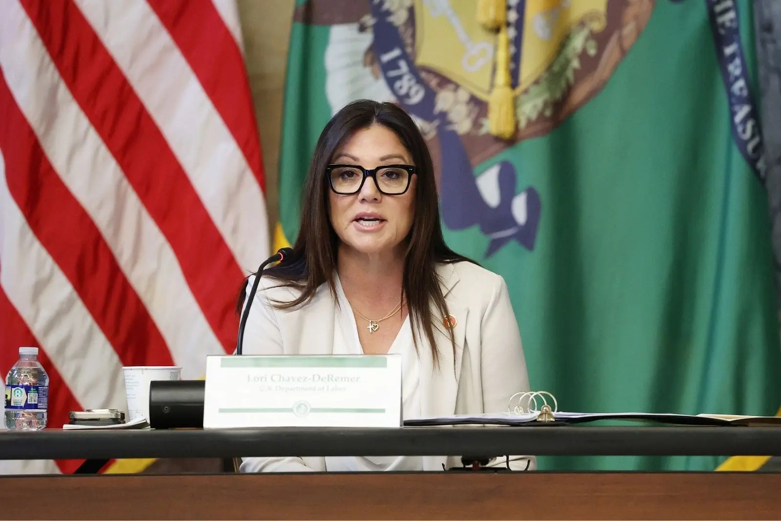 Renuncia secretaria de Estados Unidos tras polémicas laborales