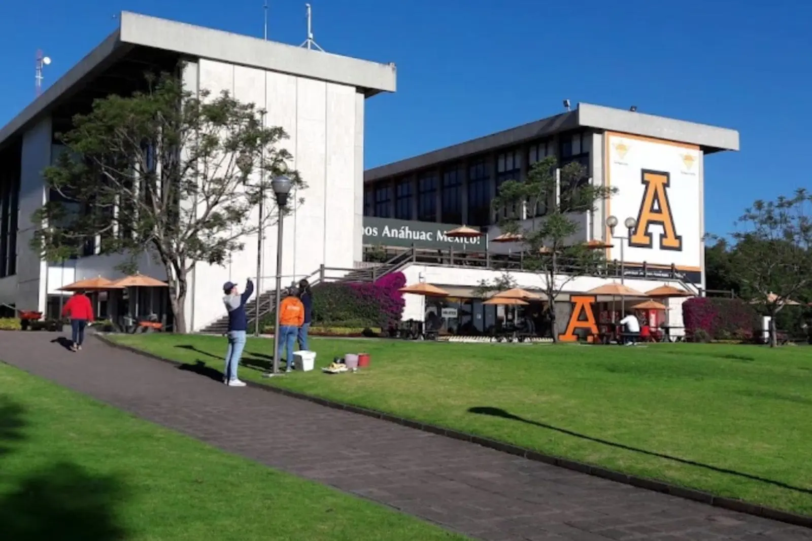 Balacera frente a Universidad Anáhuac Sur deja cinco heridos y dos detenidos