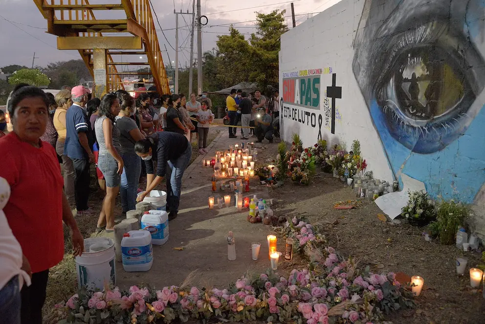 Pobladores velan a migrantes fallecidos en accidente de Chiapas