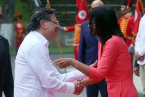 Presidentes de Colombia y Venezuela se reúnen en conversación bilateral