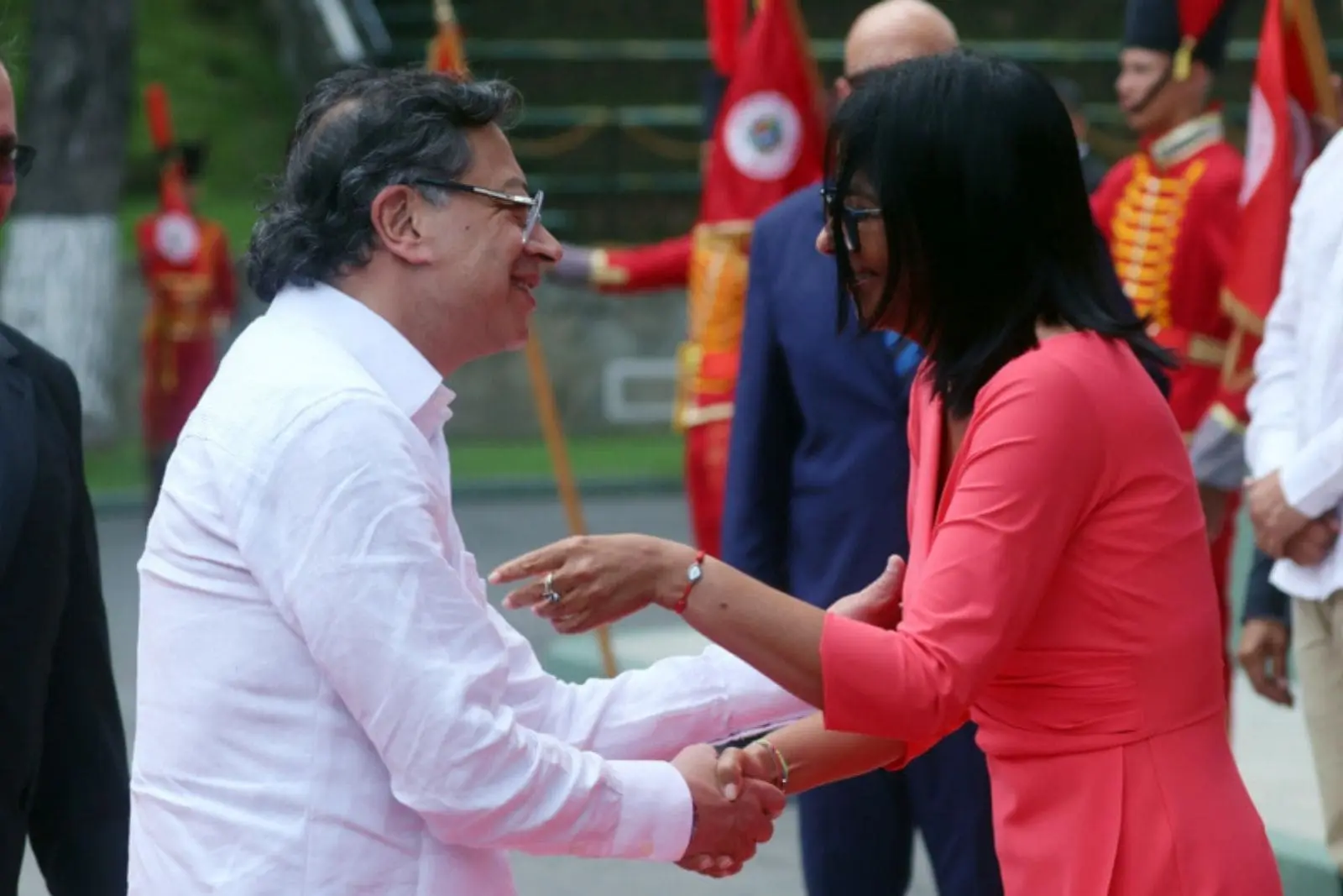 Presidentes de Colombia y Venezuela se reúnen en conversación bilateral