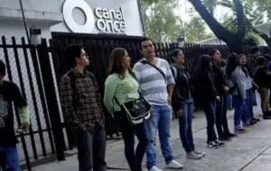 Estudiantes del IPN toman instalaciones del canal once en protesta