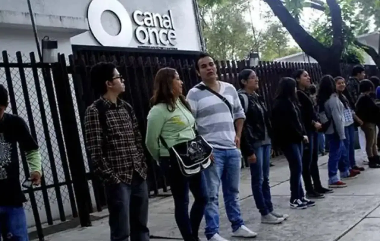 Estudiantes del IPN toman instalaciones del canal once en protesta