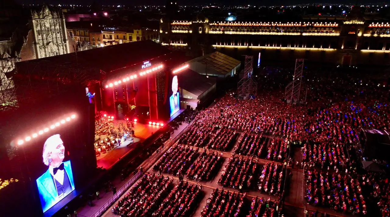 Andrea Bocelli deslumbra a más de 130 mil asistentes en el Zócalo de la CDMX