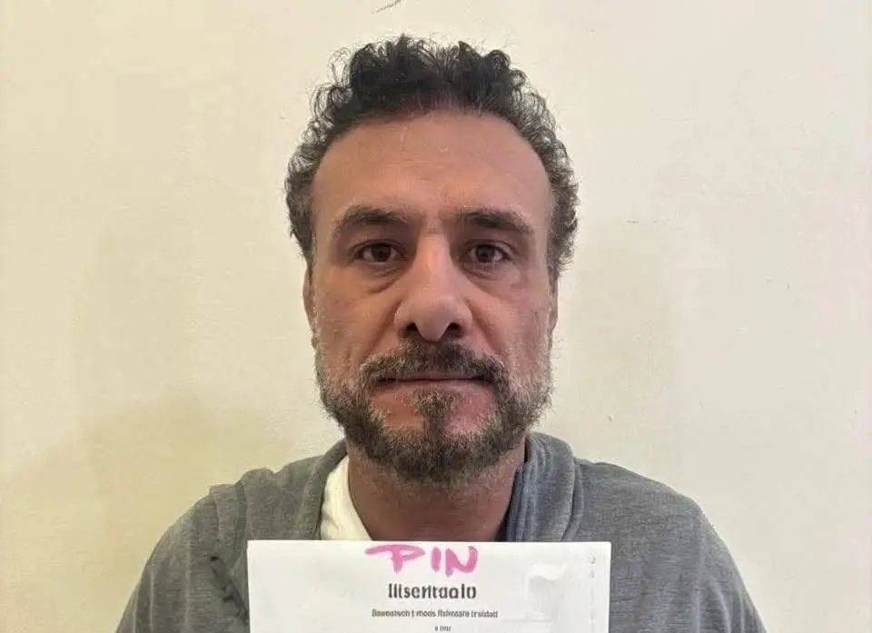 Alberto del Río con cartel