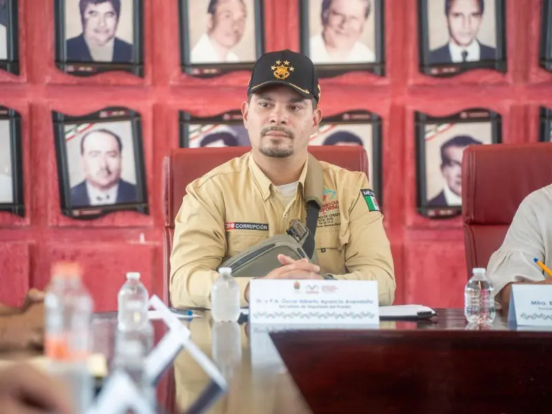 Óscar Alberto Aparicio Avendaño, titular de la SSP en conferencia de prensa