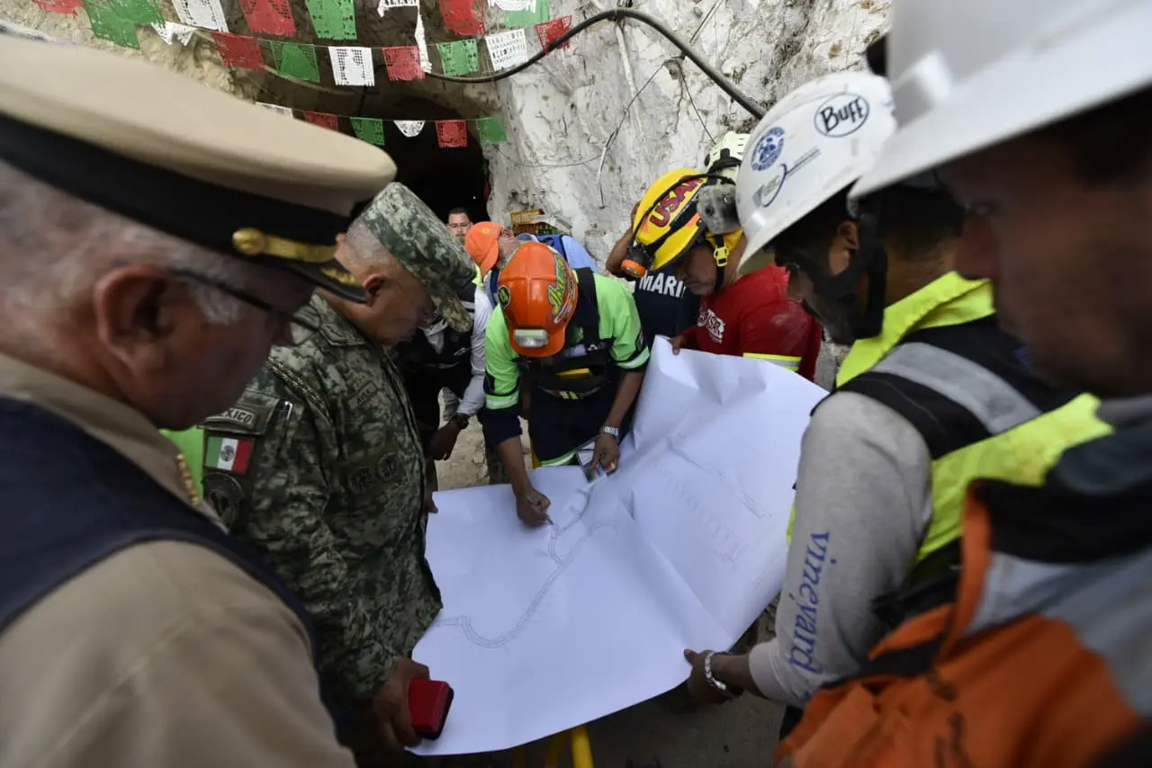 Localizan con vida a segundo minero en Sinaloa tras accidente en una mina de Santa Fe