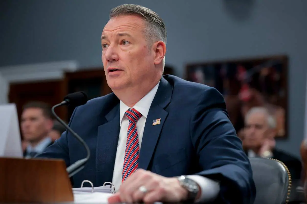 Renuncia director interino del ICE en Estados Unidos