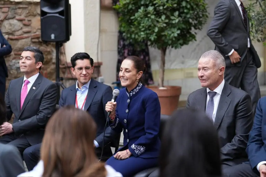 Sheinbaum se encuentra con mexicanos residentes en España en el Consulado de Barcelona