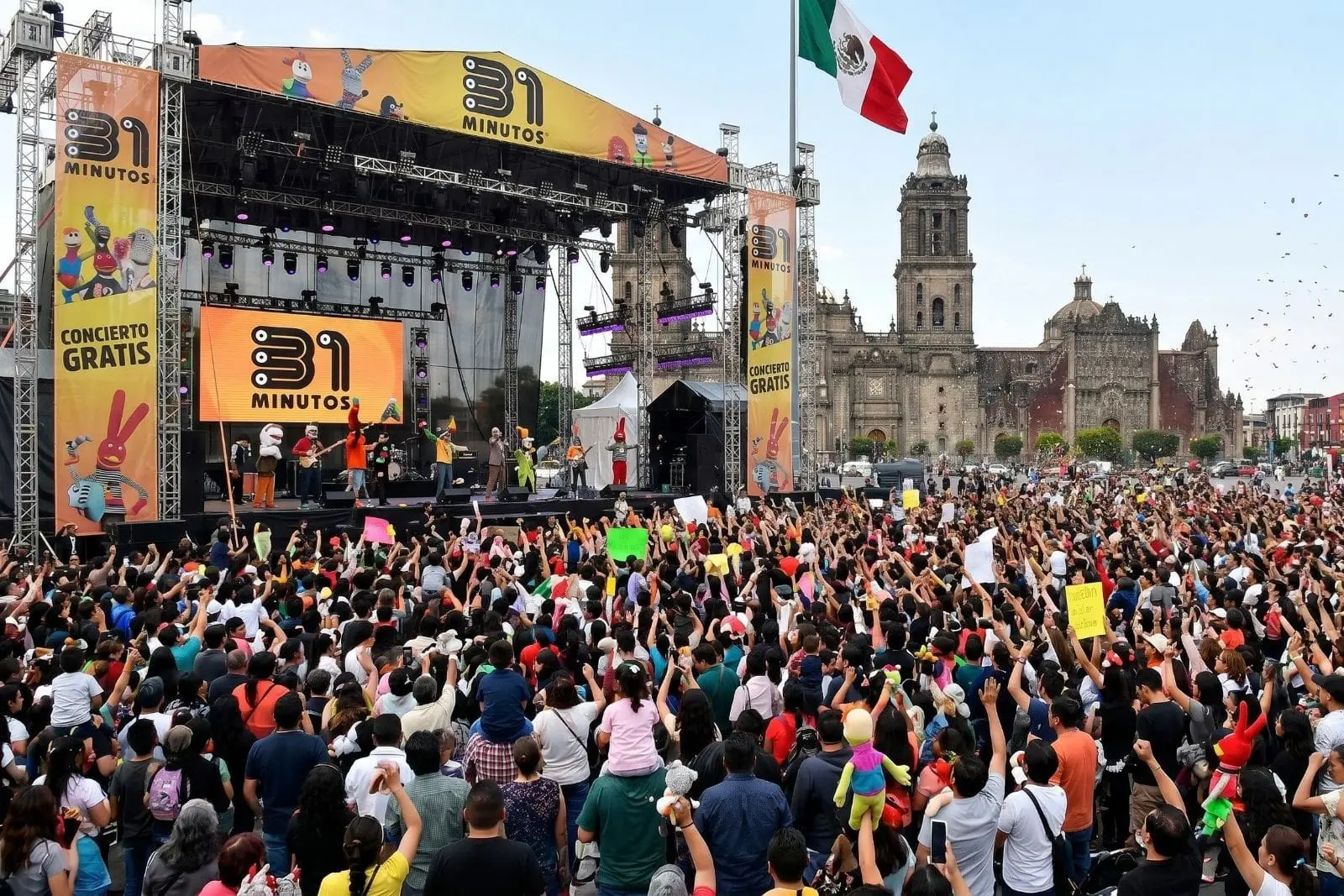Concierto de 31 Minutos en el Zócalo reúne a más de 200 mil personas