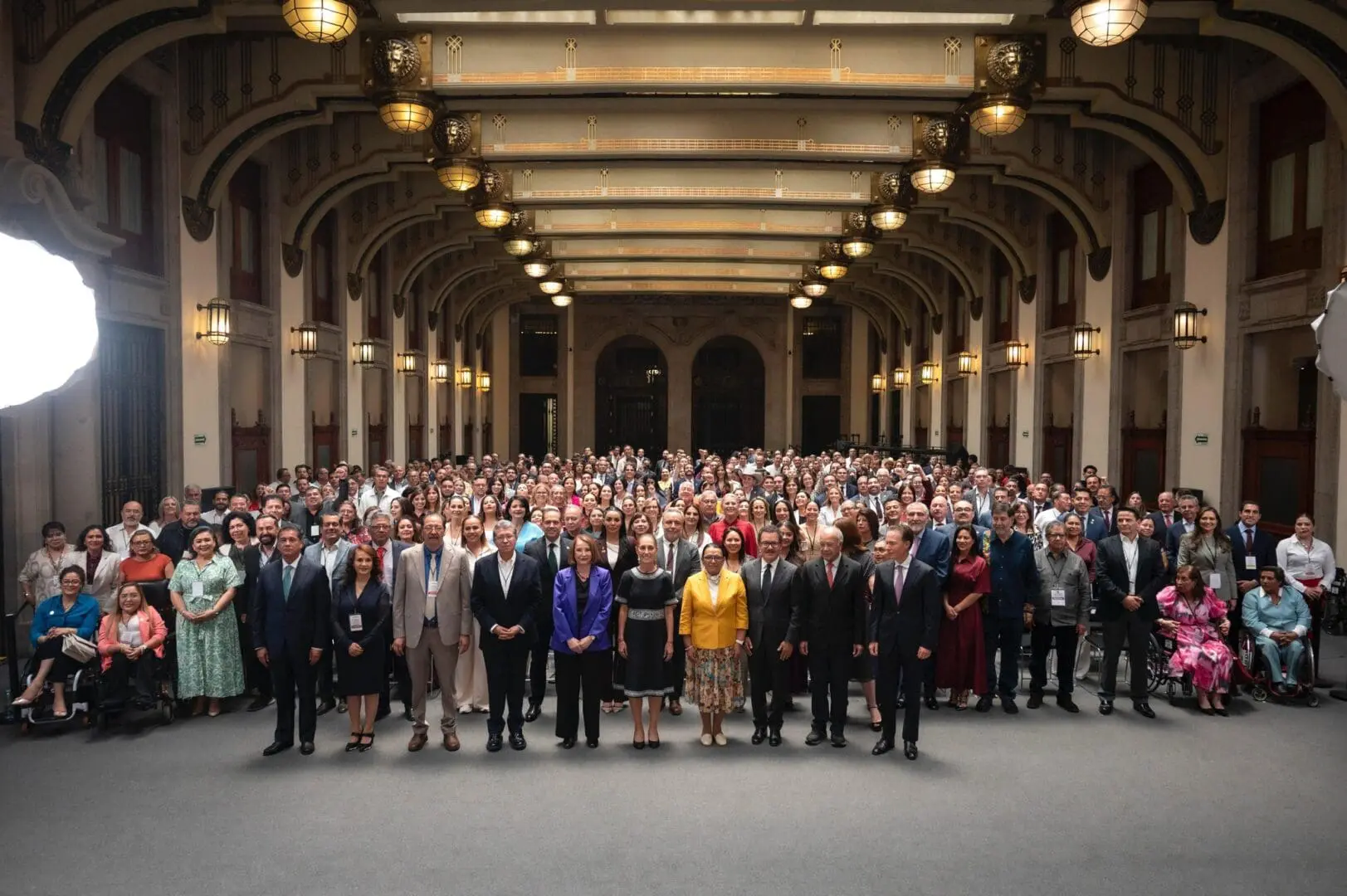 Presidenta se reúne con legisladores de Morena para definir el rumbo a 2027; soberanía y unidad, los ejes