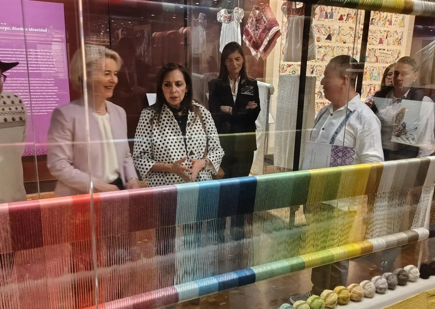 Úrsula von der Leyen visita el Museo Nacional de Antropología; lo califica de “inolvidable”