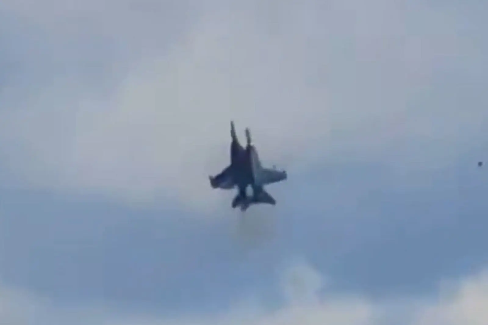 Chocan aeronaves militares de Estados Unidos durante espectáculo aéreo