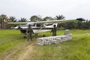 Gabinete de Seguridad decomisa avioneta con más de media tonelada de cocaína en Tabasco