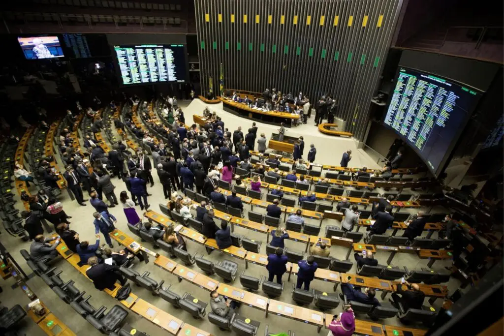 Brasil avanza hacia semana laboral de 40 horas; Cámara de Diputados aprueba histórica reforma