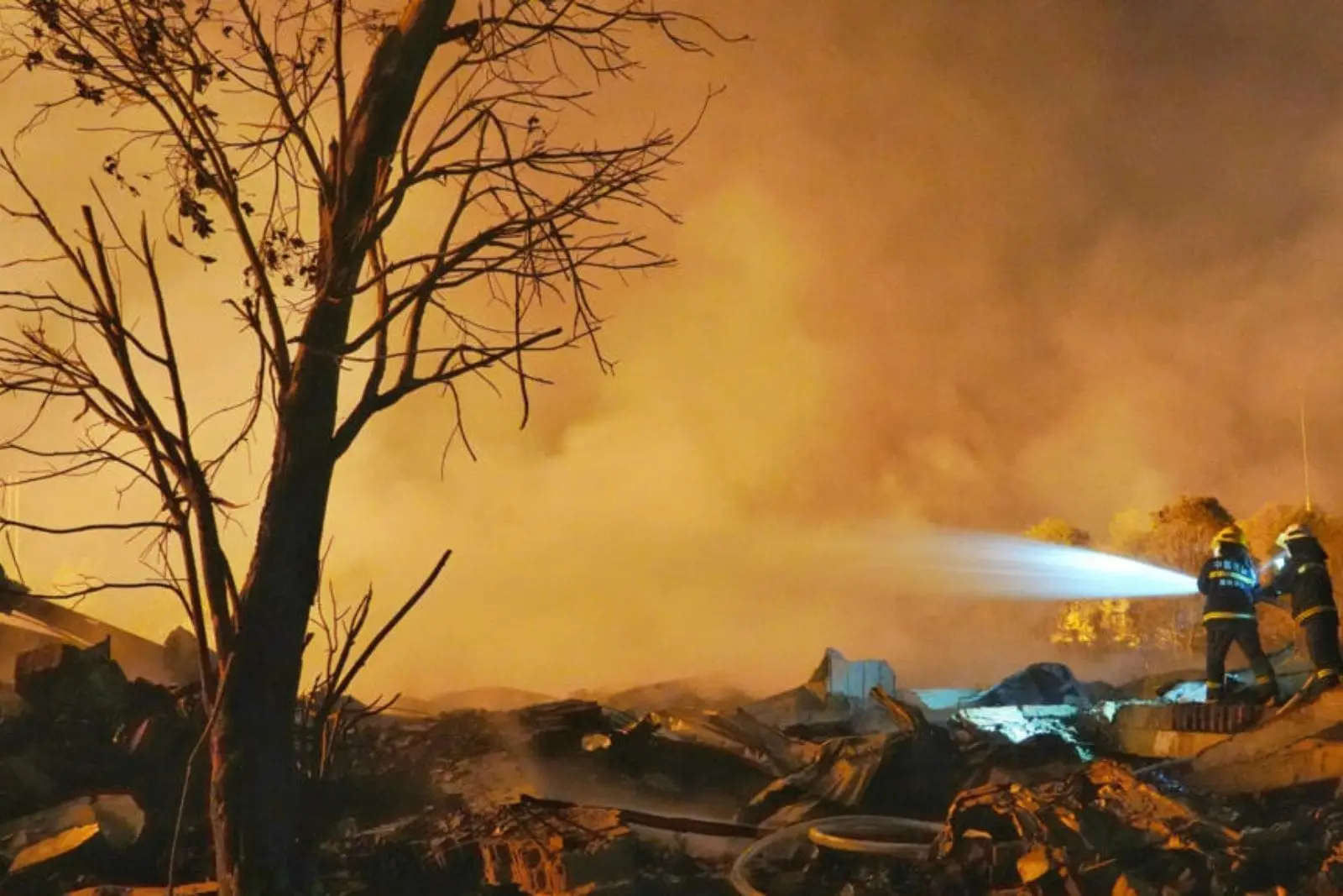 Explosión en fábrica de pirotecnia en China deja 26 muertos y decenas de heridos