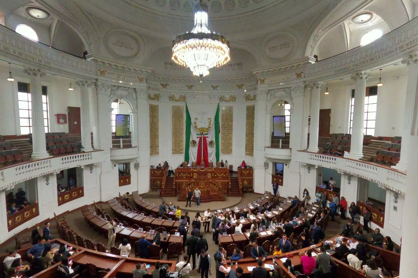 Congreso de CDMX aprueba regulación de celulares en escuelas; buscan frenar distracciones y riesgos digitales