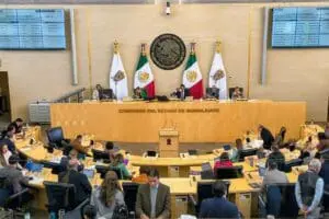Congreso de Guanajuato aprueba ley para regular uso de celulares en escuelas