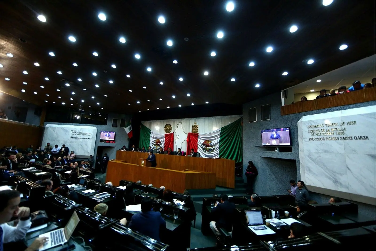 Congreso de Nuevo León endurece medidas contra deudores alimentarios; no podrán tramitar licencia de conducir