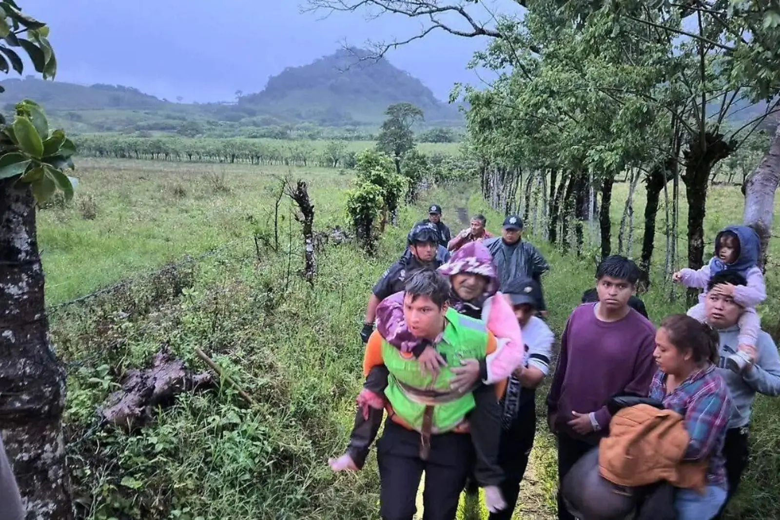 Desaparecen campesinos en el volcán San Martín, en Veracruz; 12 permanecen extraviados