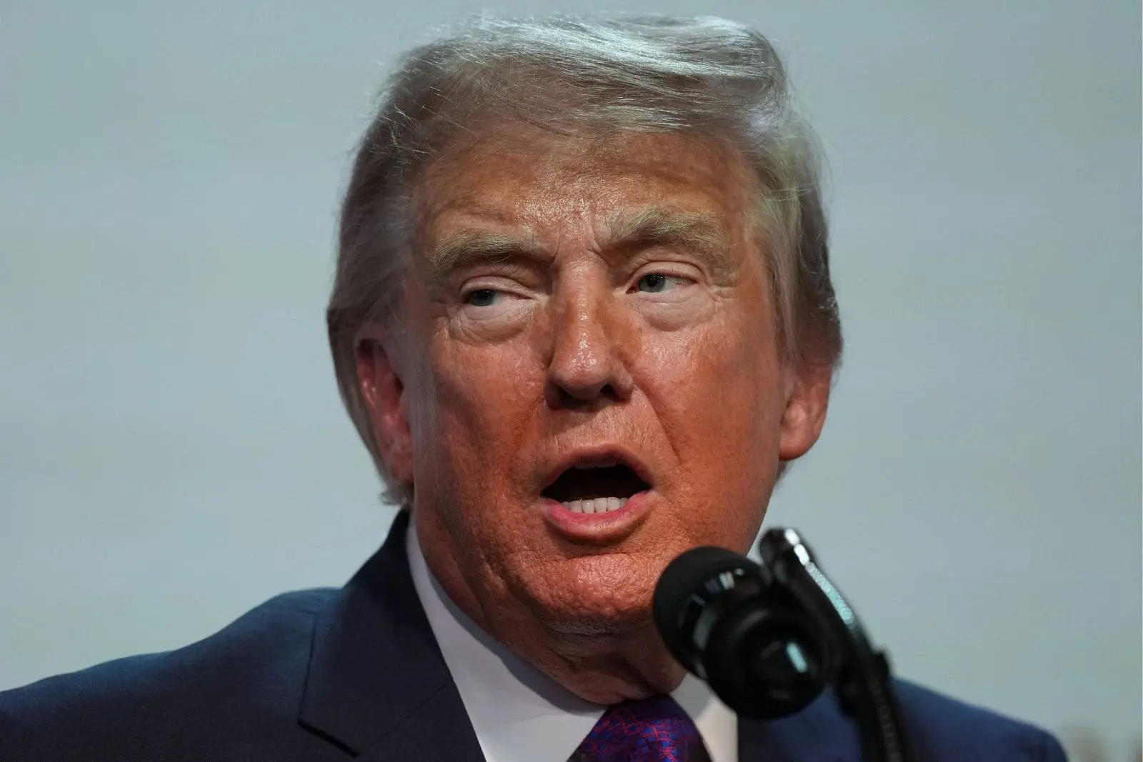 Donald Trump crea fondo de 1,800 millones de dólares para compensar a aliados políticos