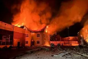 Rusia rompe tregua y lanza oleada de drones explosivos contra Ucrania