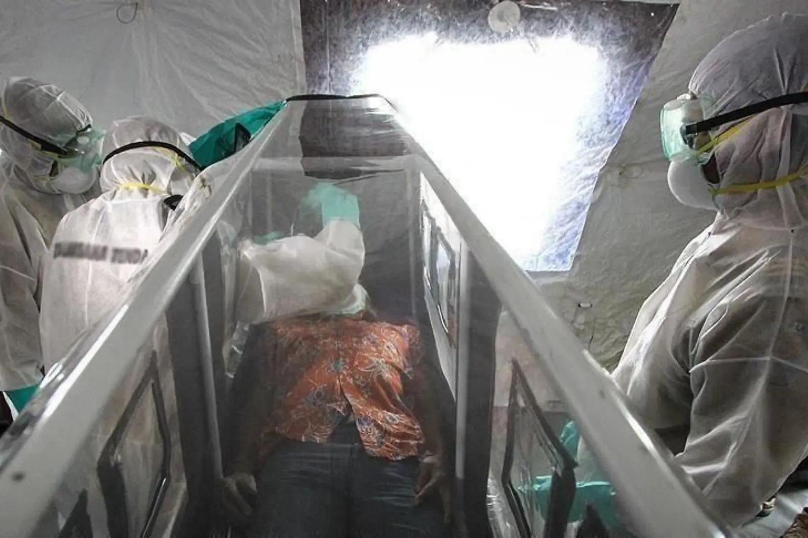 Congo eleva a 131 muertes sospechosas por brote de ébola