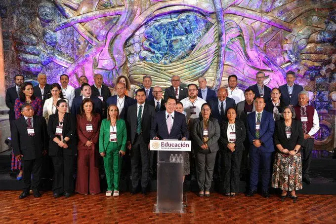 Ramírez Aguilar apoya continuidad del calendario escolar; reconoce labor de Delgado al frente de la SEP