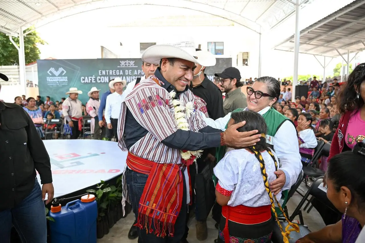 Eduardo Ramírez Aguilar encabeza entrega de apoyos en Pantelhó 