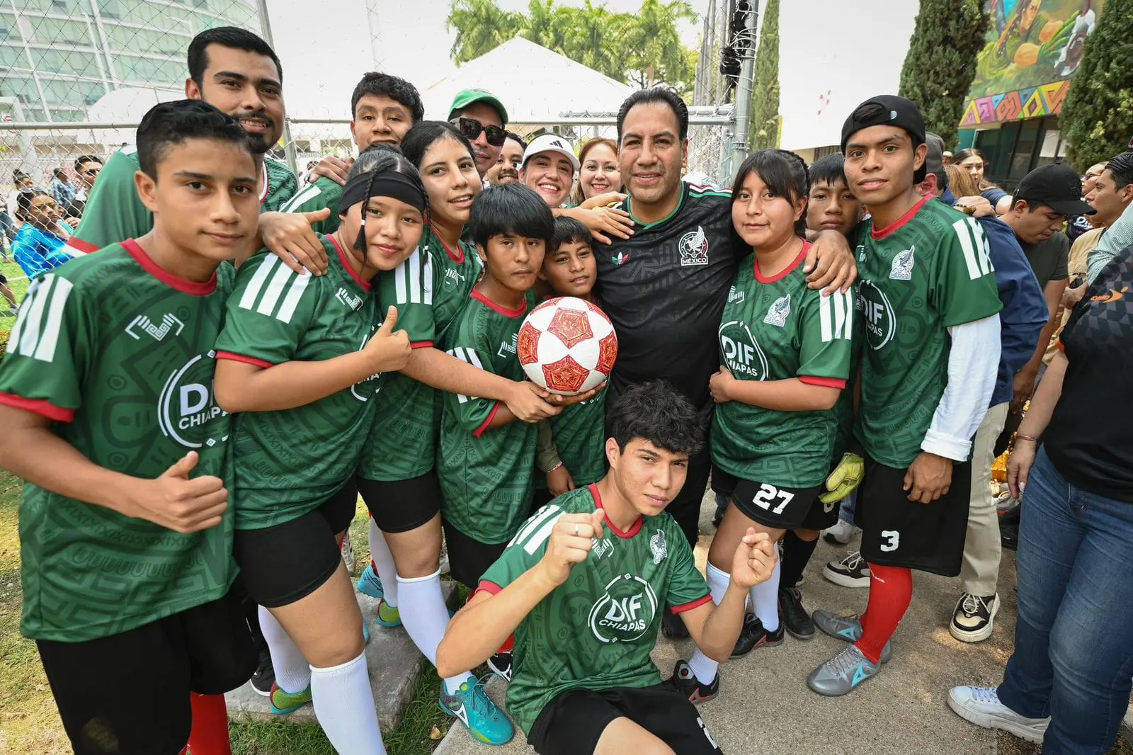 Eduardo Ramírez inaugura espacios recreativos en DIF Chiapas con motivo del Mundialito Social