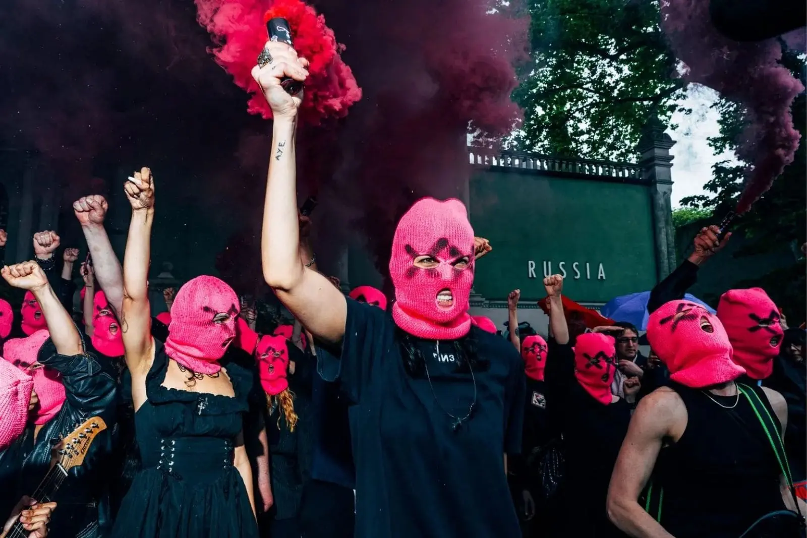 Descubra los últimos acontecimientos en Rusia, donde el gobierno persigue a Pussy Riot en una represión contra la disidencia política.