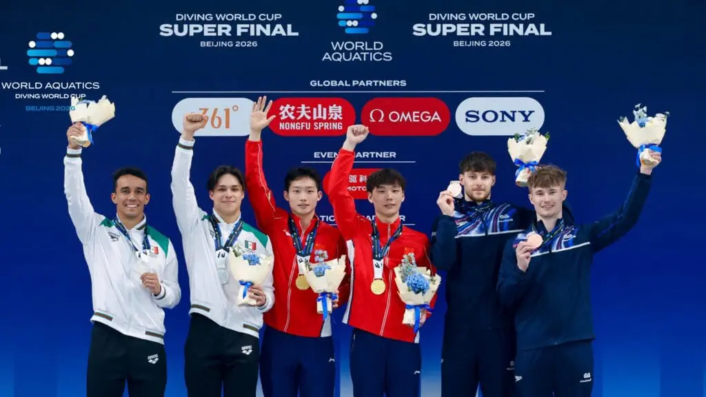 Osmar Olvera y Juan Celaya ganan plata en Superfinal de la Copa del Mundo de Clavados