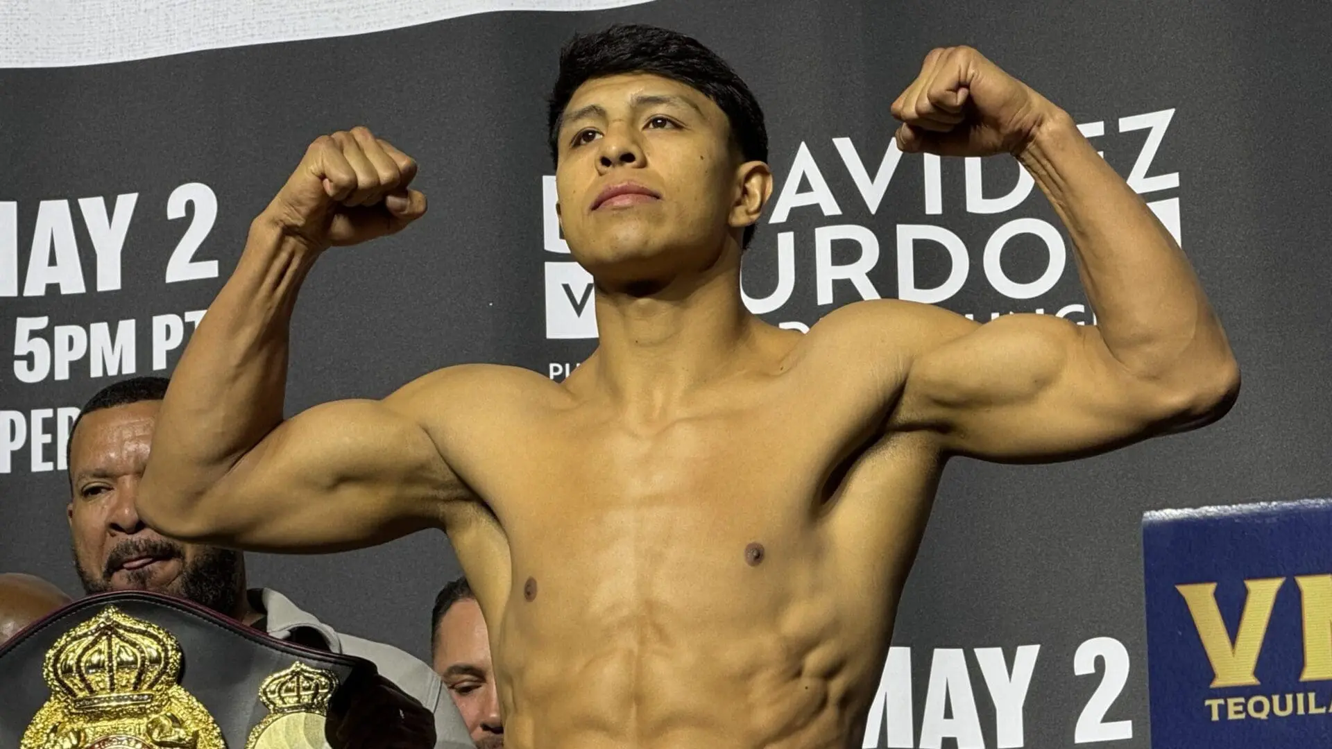 Jaime Munguía es el nuevo campeón supermediano de la AMB