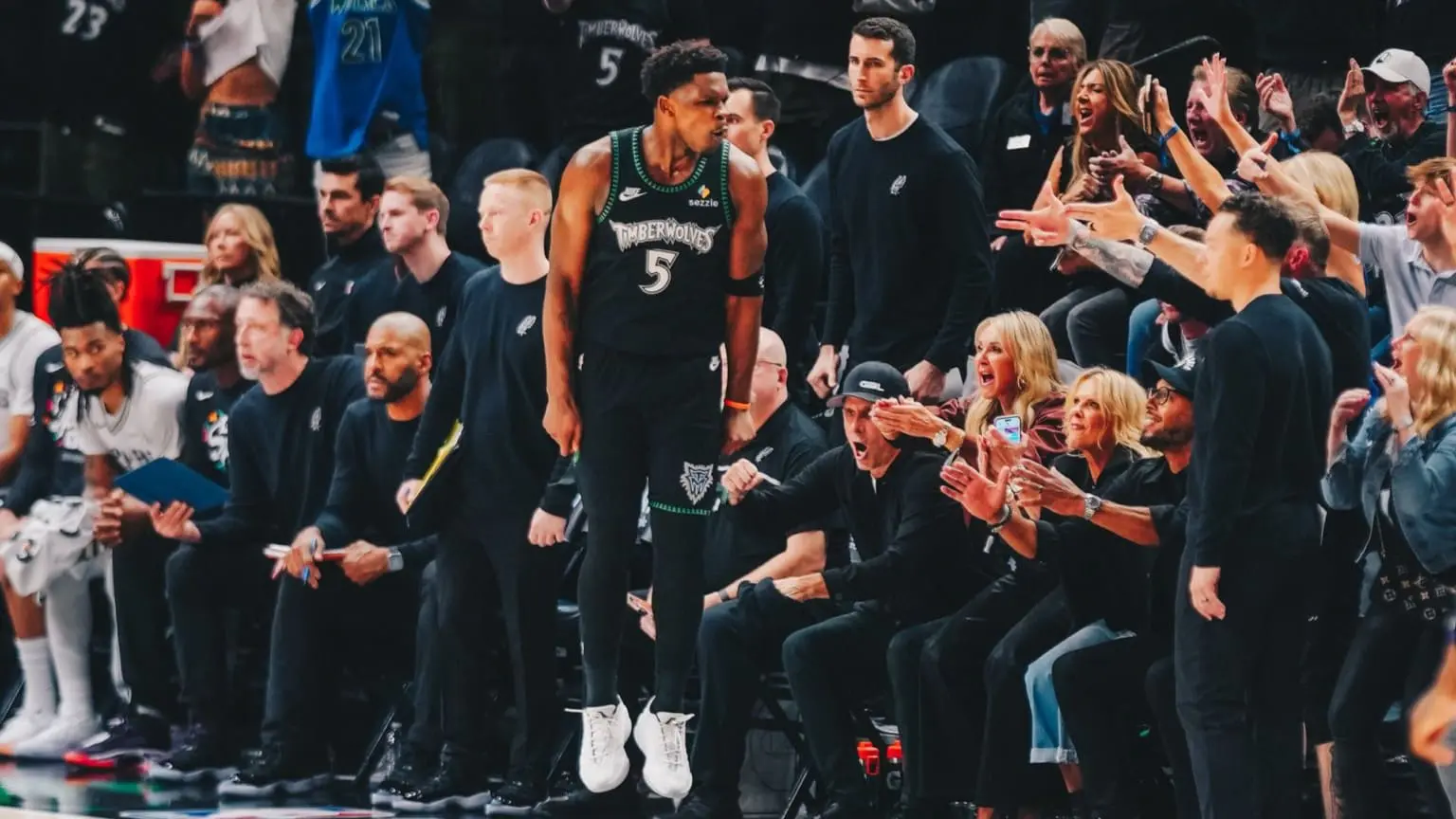 Anthony Edwards guía a los Timberwolves al triunfo sobre Spurs