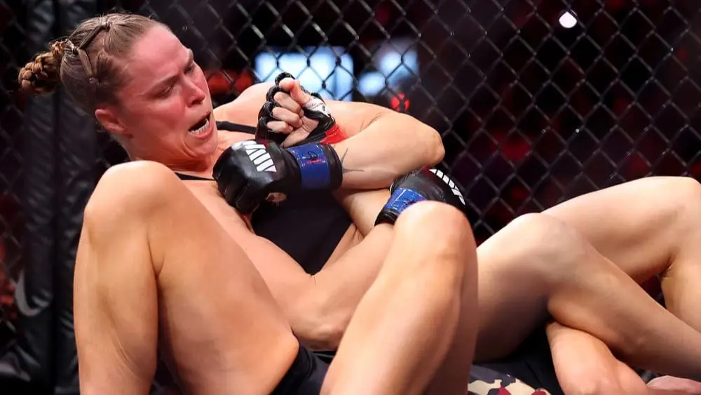 Ronda Rousey acaba con Gina Carano en 17 segundos