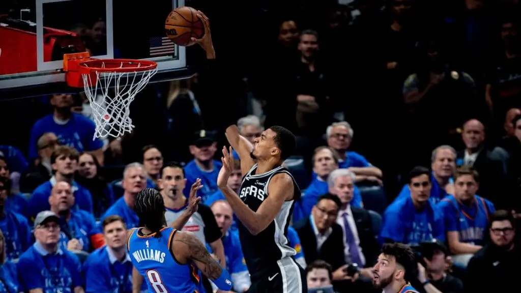 Spurs necesitaron dos tiempos extra para vencer a Thunder