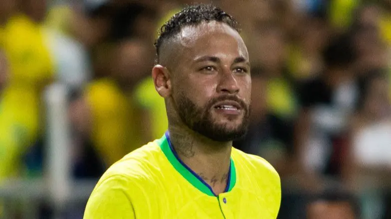 Neymar se mantiene convocado pese a lesión muscular