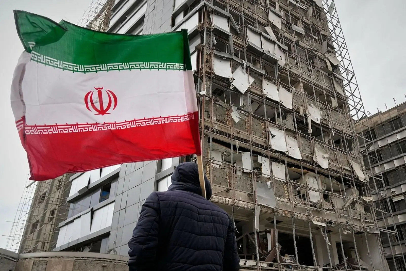 Irán acusa a EU de violar alto el fuego tras nuevos ataques militares en el sur del país