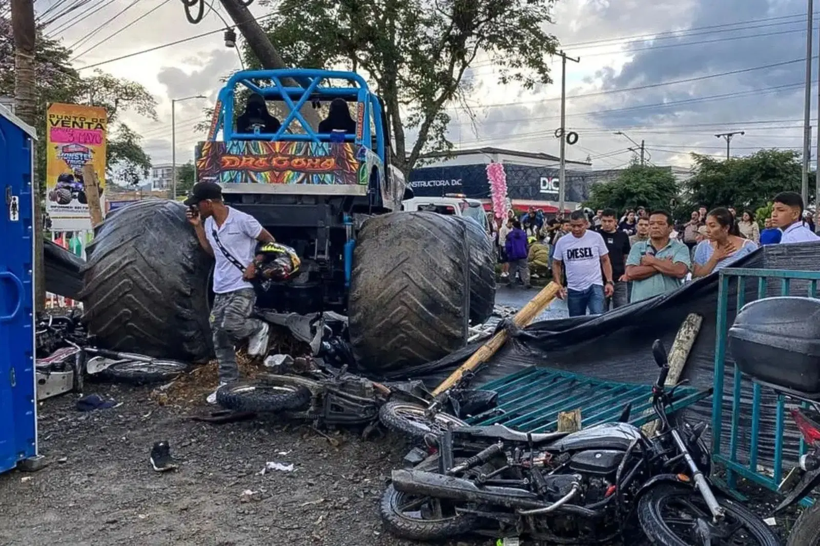 3 personas mueren durante exhibición de de "Monster trucks" en Colombia