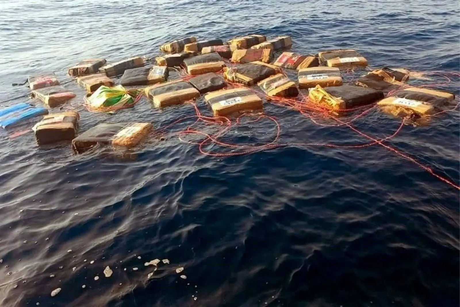 Incauta Marina 2 toneladas de cocaína frente a costas de Oaxaca
