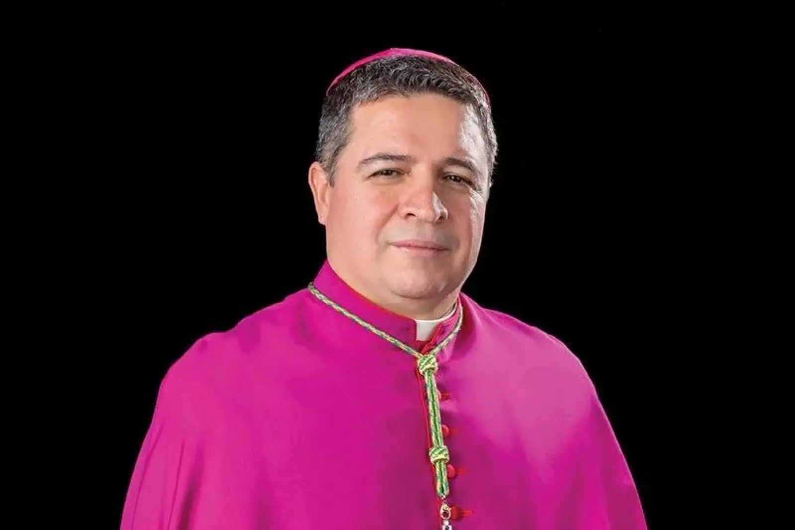 Papa León XIV nombra obispo en EU a salvadoreño que cuestiona políticas migratorias de Trump